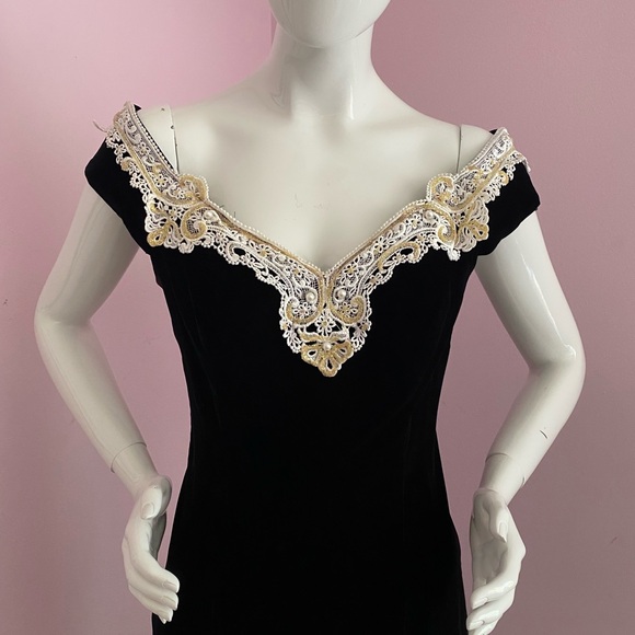 Vintage 80s Black Velvet Lace Gown StraplessOff-Shoulder Zum Zum Sheath Black - Picture 2 of 12